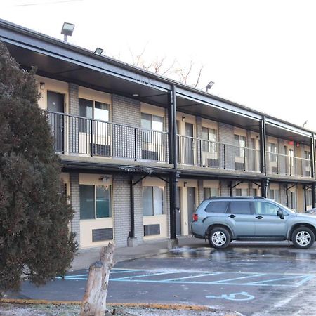 Travelodge By Wyndham Livonia Canton Novi Detroit Area Esterno foto