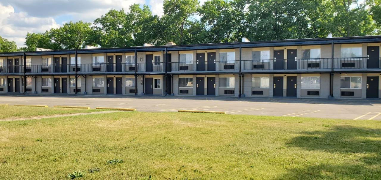 Travelodge By Wyndham Livonia Canton Novi Detroit Area Esterno foto