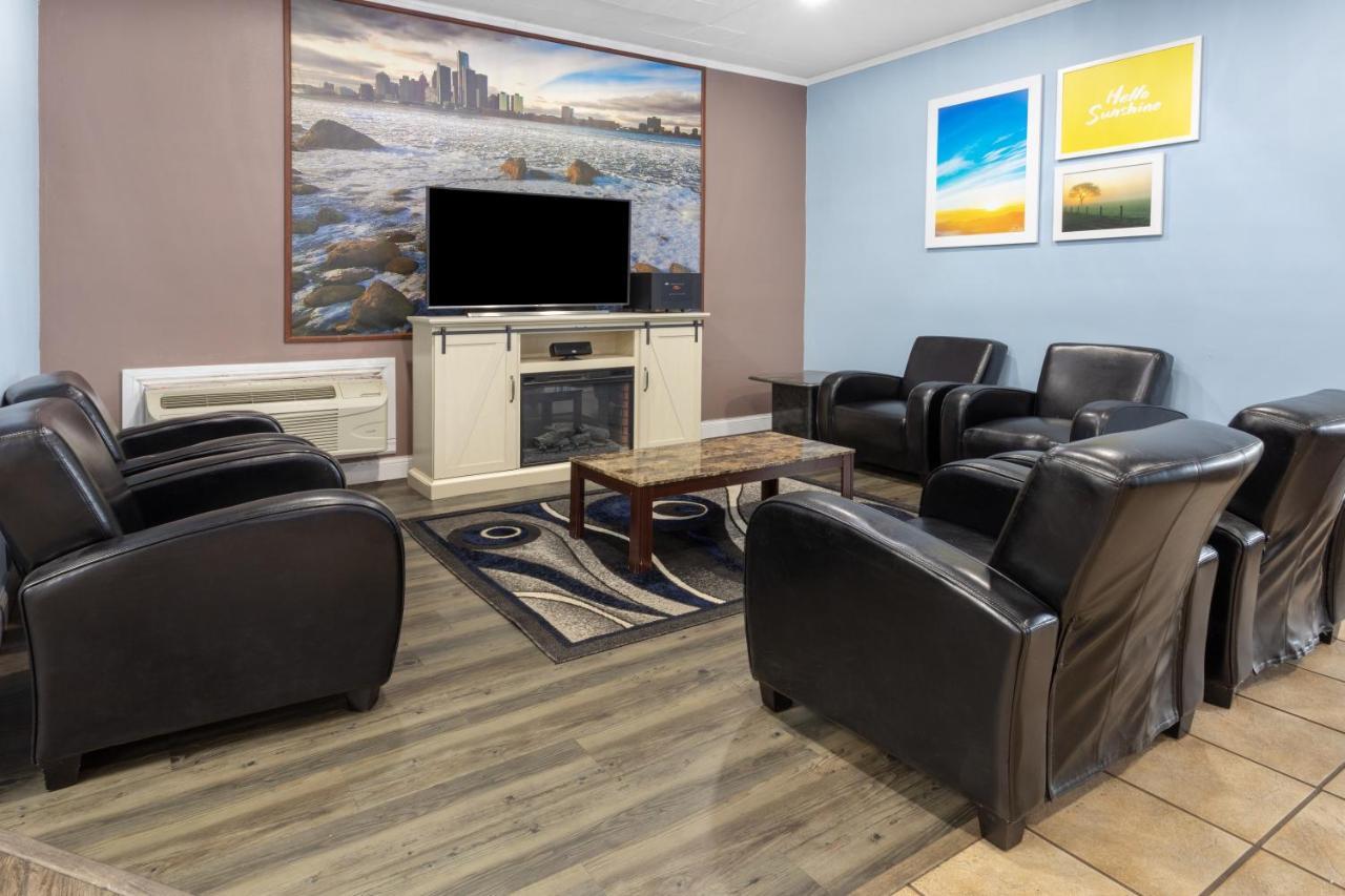 Travelodge By Wyndham Livonia Canton Novi Detroit Area Esterno foto