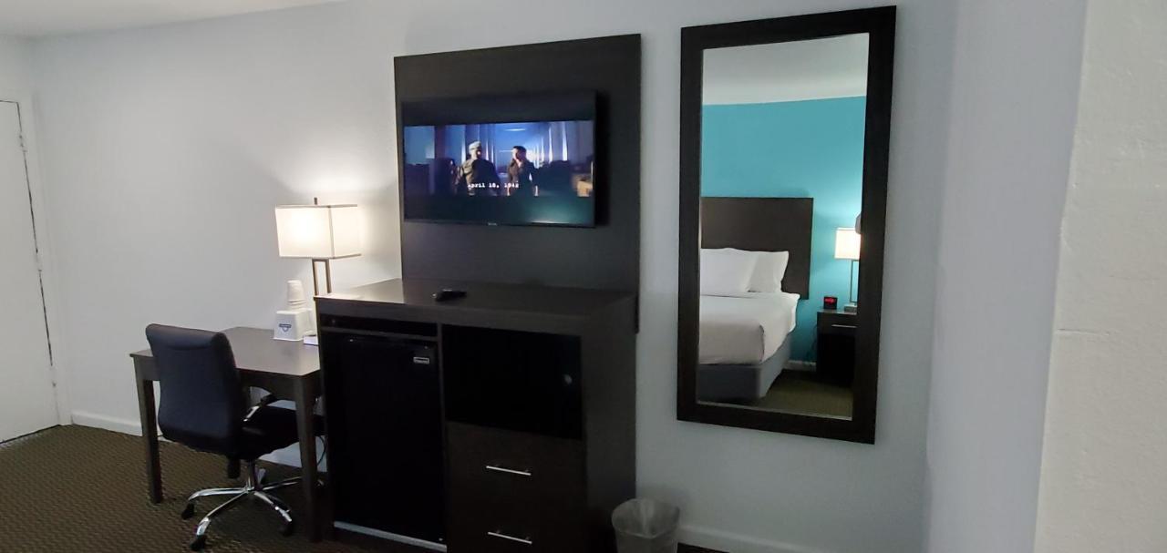 Travelodge By Wyndham Livonia Canton Novi Detroit Area Esterno foto