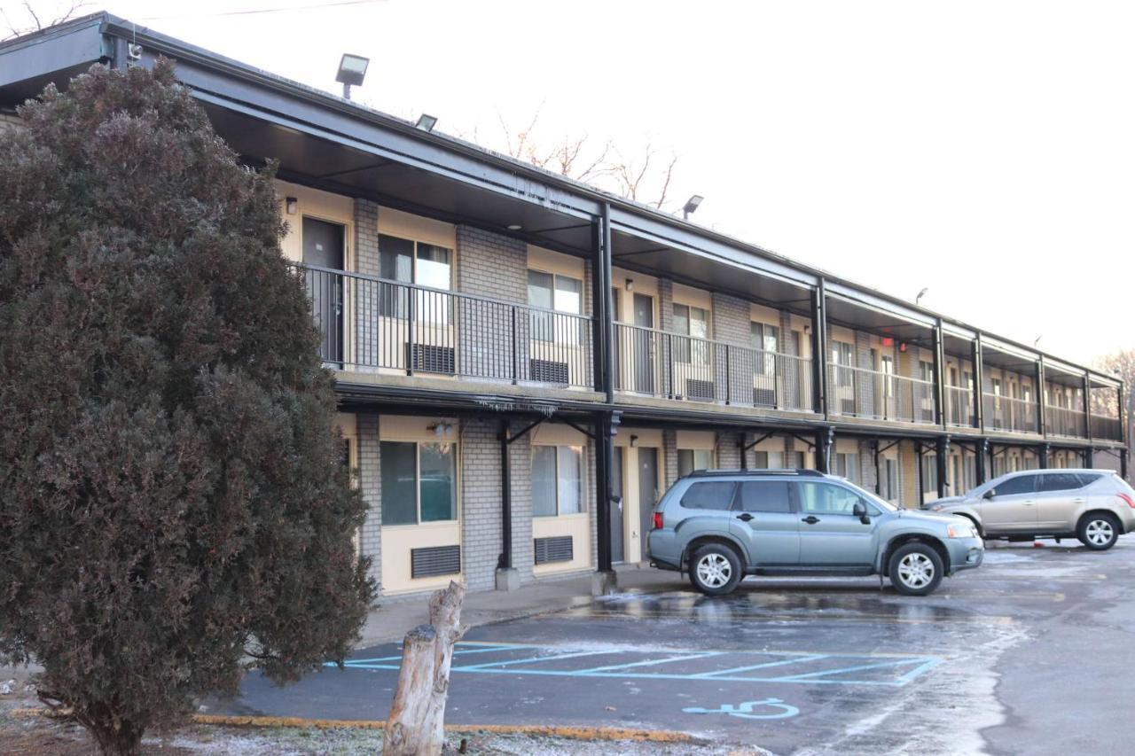 Travelodge By Wyndham Livonia Canton Novi Detroit Area Esterno foto