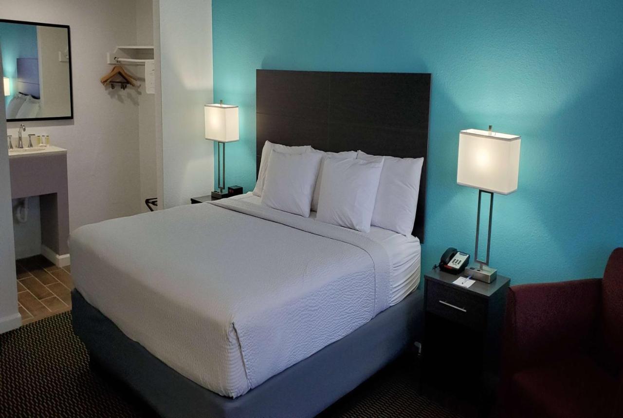 Travelodge By Wyndham Livonia Canton Novi Detroit Area Esterno foto